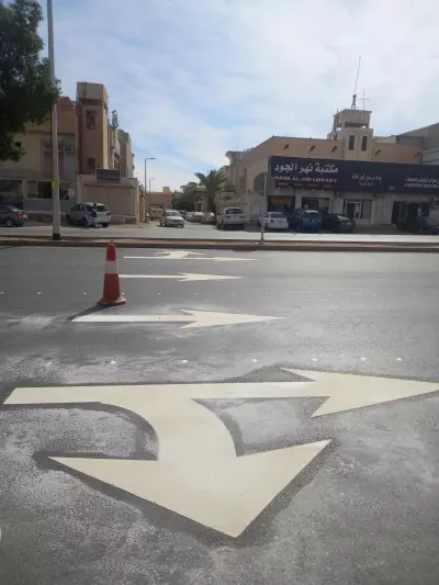 اعمال تخطيط طرق ومحطات الوقود ومواقف السيارات دهانات حار وبارد