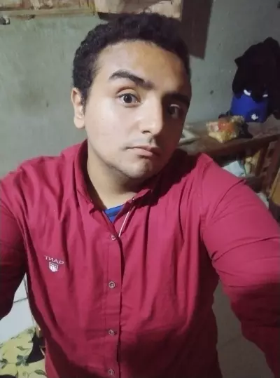 مصمم لوجو وكاتب