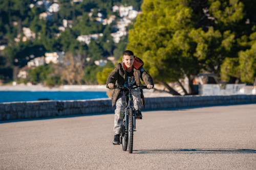 إزالة الاشخاص من الصورة  باحترافيه