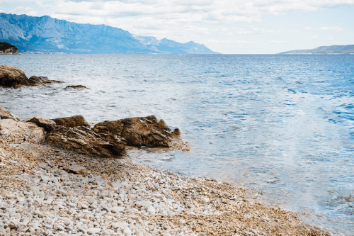 إزالة الاشخاص من الصورة  باحترافيه