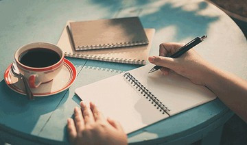 ترجمة  من اللغة الإنجليزية للعربية والعكس.