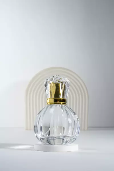 تصميم إعلاني أنيق لعلبة عطور Dior – لمتجر أو حملة تسويقية