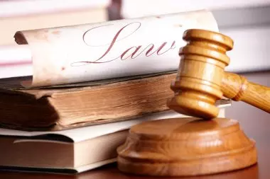 تقديم الاستشارات والخدمات القانونية