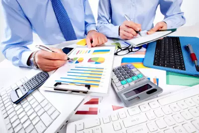 إدخال بيانات محاسبية واستخراج تقارير مالية