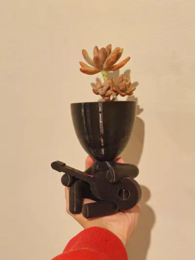 السلام عليم انا ياسين حسن عمري 26 سنة (graphic designer & smm)