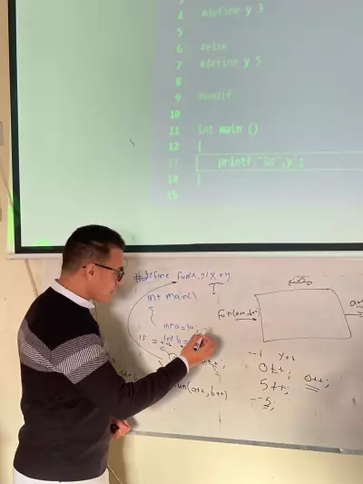تدريس البرمجة بالجامعة وتعليم الأطفال و طلبة الجامعة | Programming Instructor