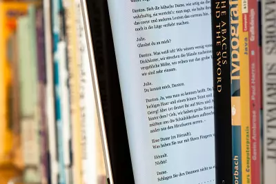 مقال عرضي بعنوان "تفضلها ورقية أم رقمية؟"