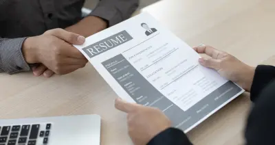 CV بالإنجليزي، محترف، متوافق مع ATS، ويوصل للـ HR من أول مرة