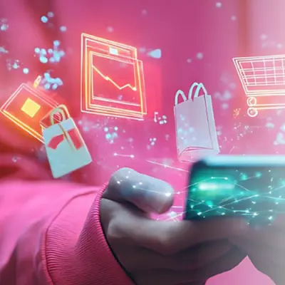 مسؤلة عن تصاميم والرد على العملاء على السوشيل ميديا أنستغرام ومتابعة المبيعات