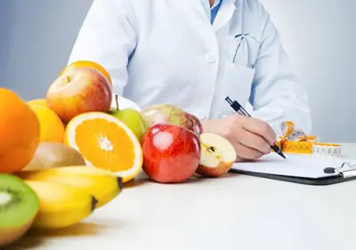 استشارات غذائية مخصصة لإنقاص أو زيادة الوزن بأسلوب صحي وآمن