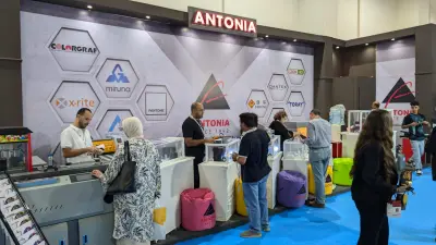 تصميم Backdrop لجناح شركة في معرض (تسويق للشركة + التوكيلات التي تمثلها)