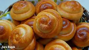 شيف محترف في المعجنات