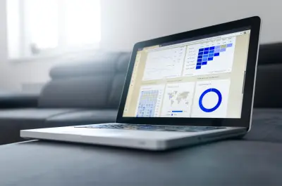 تحليل بيانات مبيعات سنوية وإنشاء لوحة عرض (Dashboard) تفاعلية.