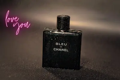 مجموعة تصميمات لبراند عطور