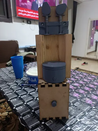 نموذج محرك احتراق داخلى