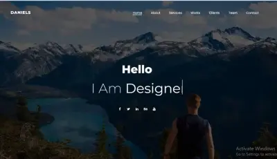 تصميم وتطوير صفحة رئيسية (Landing Page / Portfolio)