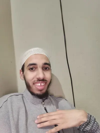 محفظ ومعلم للقرآن الكريم برواية ورش عن نافع