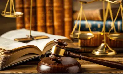 صياغة ومراجعة عقود الشركات واتفاقيات العمل بإسلوب قانوني محكم ، وصياغة المذكرات القانونيه الدقيقه والتي تناسب كل حالة