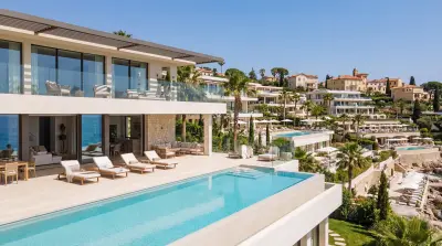 منتجع سياحي ساحلي فاخر