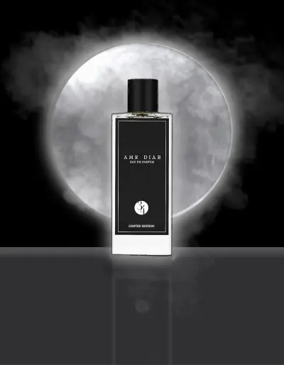 تصميم حملة إعلانية رقمية فاخرة لعطر راقٍ