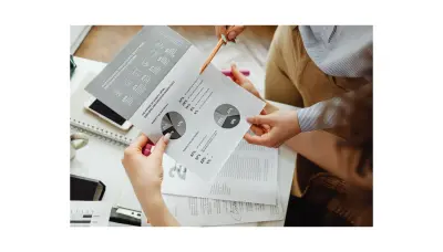 تحويل بياناتك الخام إلى لوحات تحكم (Dashboards) تفاعلية وتقارير ذكية باستخدام ميزات Excel المتقدمة