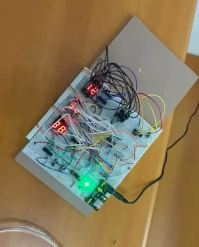 تصميم وتنفيذ ساعة رقمية باستخدام الدوائر المنطقية