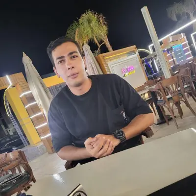 مطور ويب وخبير واجهات مستخدم (UI/UX) متخصص في المواقع عالية الأداء