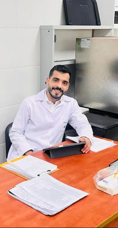 خبير في الفيزياء | باحث دكتوراه | حل مسائل فيزيائية بدقة