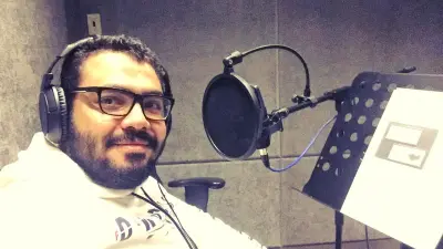 تعليق صوتي احترافي  باللغة العربية الفصحى أو البيضاء أو العامية المصرية انتاج محتوى صوتي والمونتاج والهندسة الصوتية