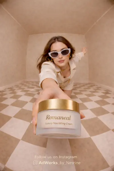 Romanéal — تصميم إعلان تجميلي احترافي لكريم مغذٍ للعناية بالبشرة