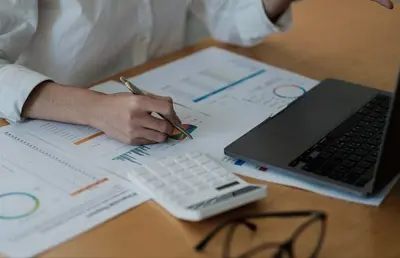 تنظيم وتنسيق جداول المحاسبية على Excel)