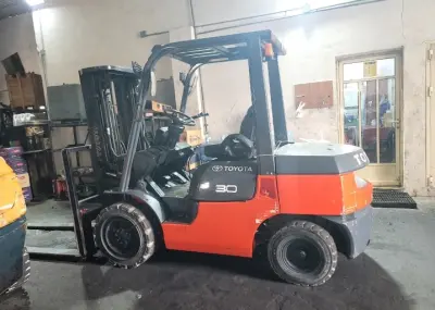 Forklift rental, scissor lift rental