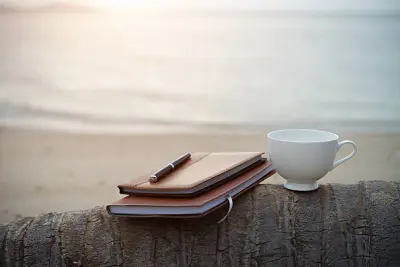 خدمة كتابة روايات بأسلوب احترافي ومشوق، مع بناء أحداث متماسكة وشخصيات عميقة تجعل القارئ يعيش داخل القصة من البداية حتى النهاية.