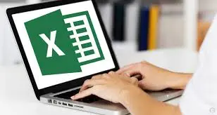 تحليل البيانات وإعداد التقارير المالية باستخدام Excel.