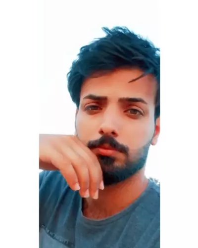 كاتب مقالات ومترجم لغات ومدقق لغوي