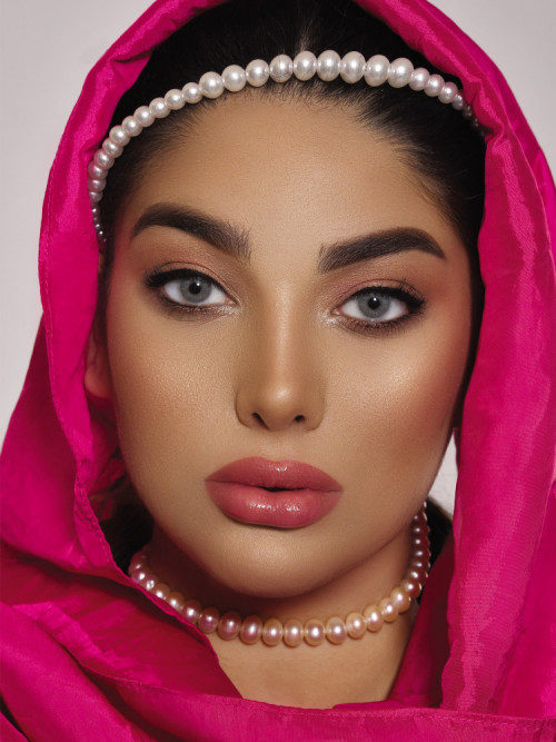 اعلان لعدسات بيوتيس