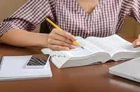 كتابة الابحاث والمقالات ومدونات وأي محتوي اخر يتعلق بالكتاب