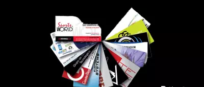 مصمم شعارات وإعلانات وكاتب محتوى