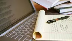 كتابة وترجمة المقالات والقصص