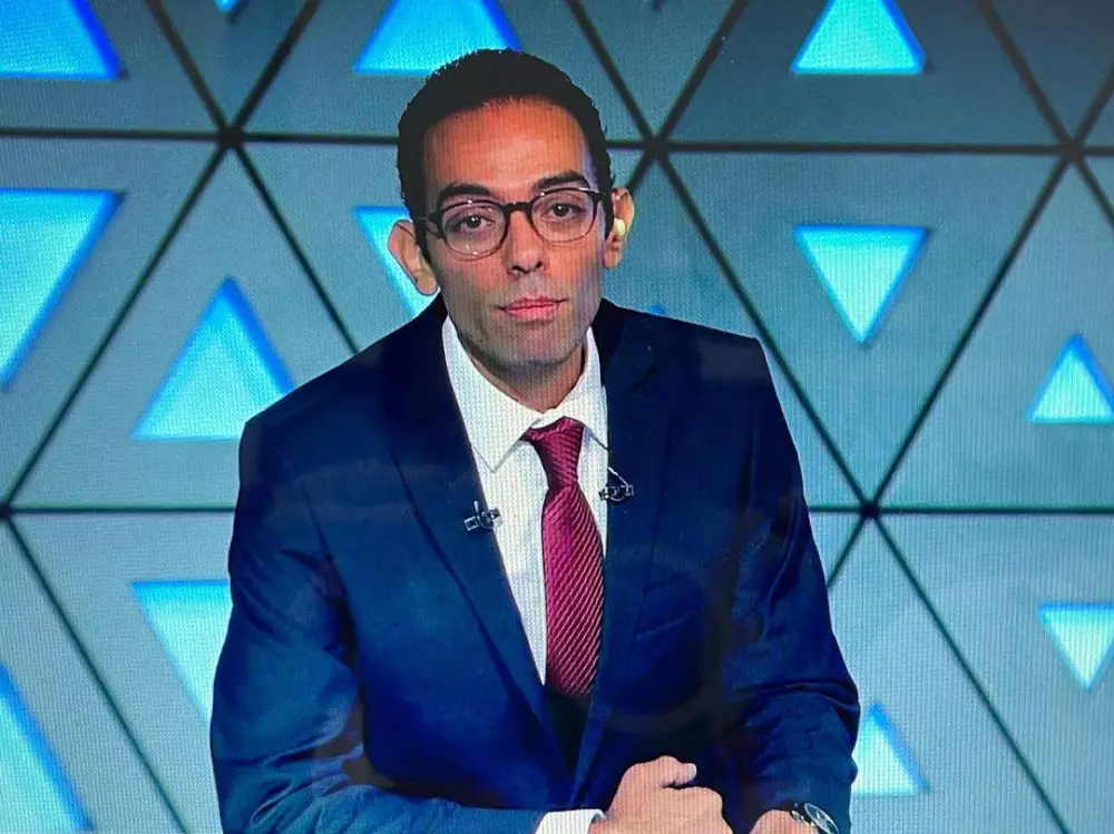 قراءة التقارير و الوثائقيات و الإعلانات و الكتب باللغة العربية الفصحى و العامية