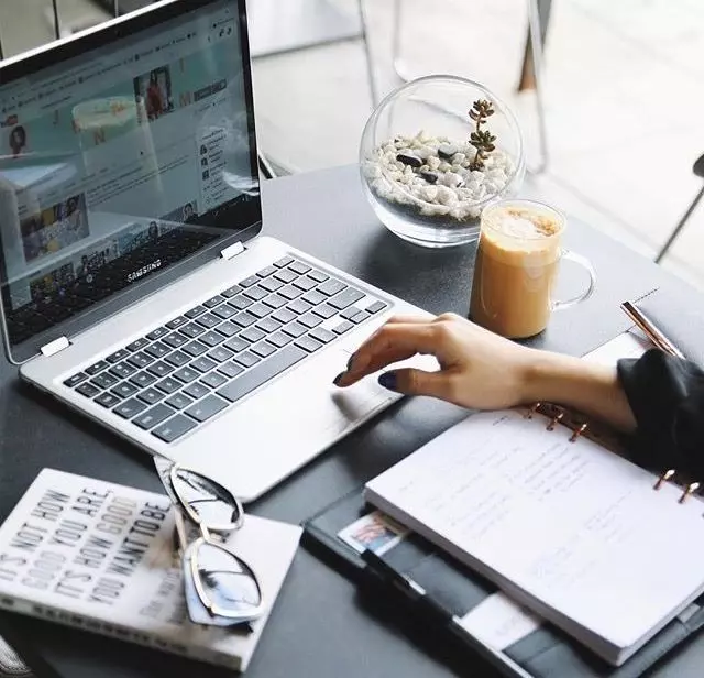 تصميم أعلان سوشيال ميديا وأشعارات