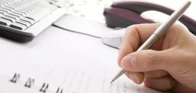 كاتبة مقلات