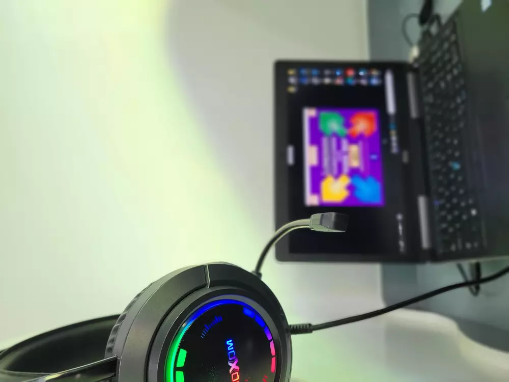 بصوت جميل وراقٍ منتجاتكم سوف تروج بنجاح .