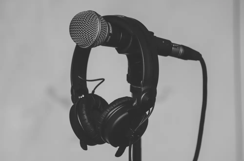 معالجة التسجيلات للكتب والمحاضرات الصوتية و بودكاست باحترافي شديدة