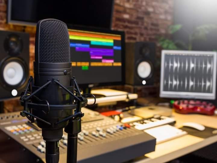 التعليق الصوتي باللغة العربية و اللهجات العامية العربية