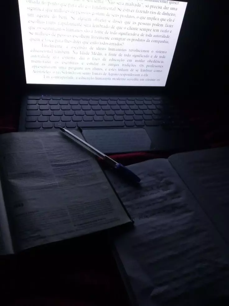 اقوم بكتابة البحوث والمقالات والعلمية والدراسية مع المصادر عدد الصفحات التي اقم بكتابتها 30 صفحه