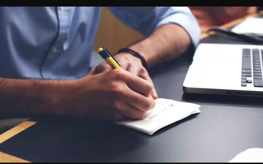 مقابل 5 دولار سأكتب لك مقالة