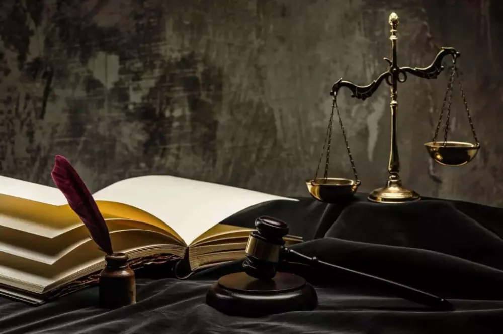كتابة الأبحاث في كافة فروع القانون
