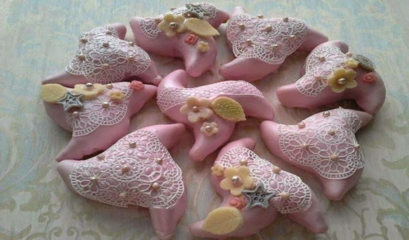 أقدم لك وصفات أطباق وحلويات جزائرية