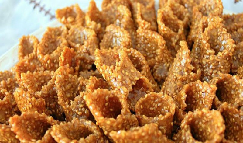 أقدم لك وصفات أطباق وحلويات جزائرية